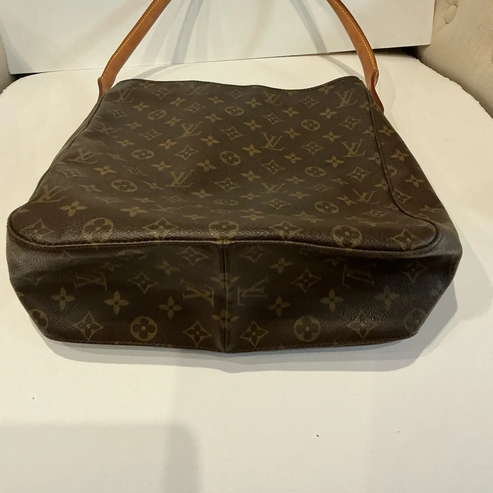 Louis Vuitton Looping MM Monogram Zippered Tote Bag w/ Hand Painted Luggage Tag - Picture 6 of 13